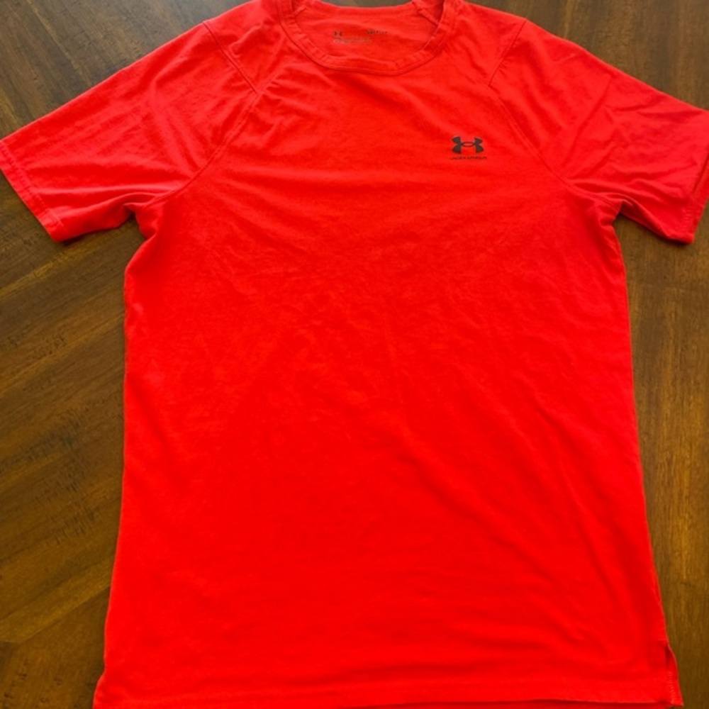 Under Armour mens small loose shirt red